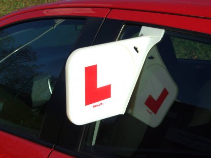 Learn to drive with learner driver plates